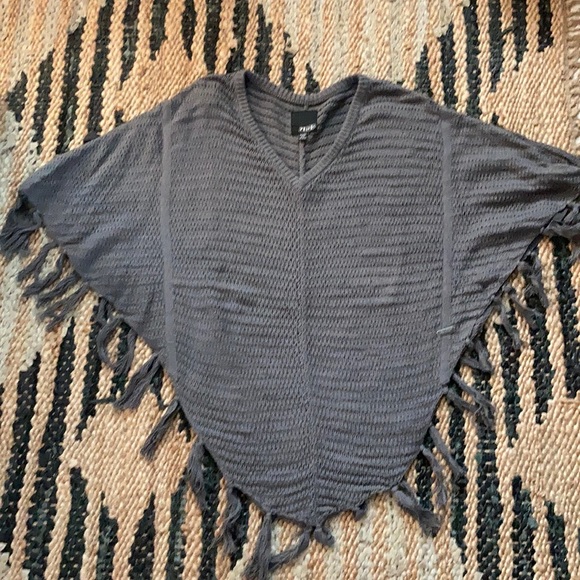 Volcom Fringed Poncho - Picture 2 of 3